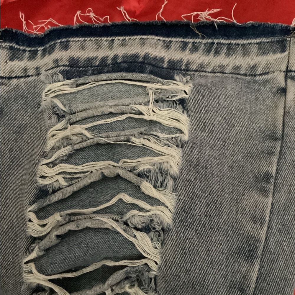 FASHION NOVA RIPPED DISTRESSED JEANS - Picture 2 of 6